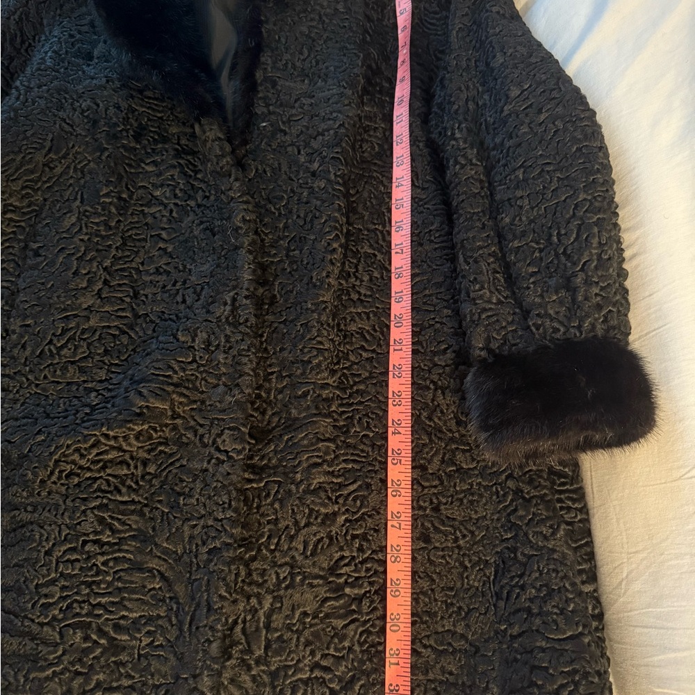 🆕 Elegant Black Genuine Fur Coat - Picture 8 of 13